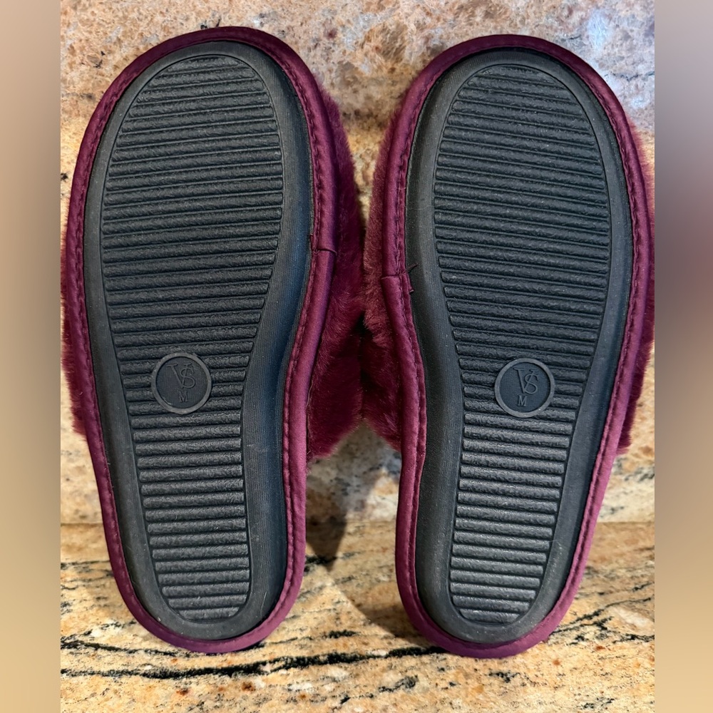 NEW Victoria's Secret VS Slippers & Gift Bag - Picture 3 of 3